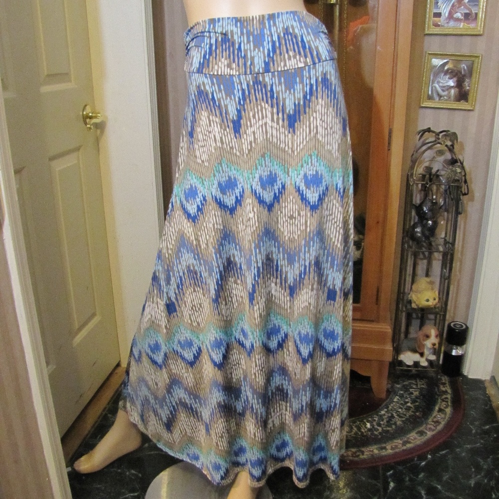 Gilli Blue, Tan & Green Skirt size M